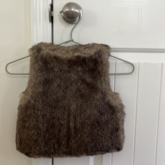 NWT, 5T, Carters Fur Vest - Picture 4 of 5